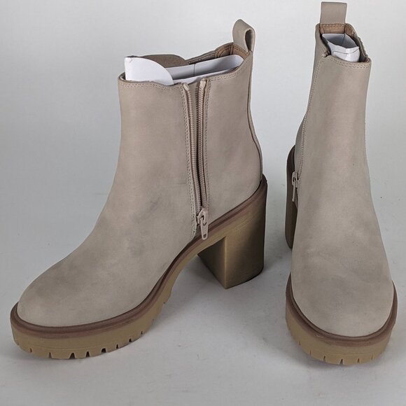 Dolce vita Cream/Tan Ankle Boots. Size 6, slight heels for comfort and super cut - Picture 1 of 7